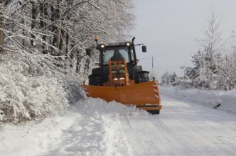 Zdjęcie do:  Odśnieżanie dróg gminnych w sezonie zimowym 2014/2015