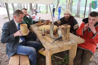 Zdjęcie nr 35 do galerii: Jezioro Naleton - Piknik archeologiczny 